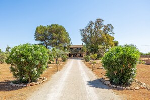 Property grounds - Country House 'Villa Angela' with Private Pool, Wi-Fi and Air Conditioning (Illes Balears)