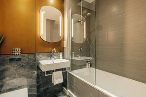 Deluxe Apartment, 2 Bedrooms, Air conditioning, Ground Floor | Bathroom | Combined shower/tub, hair dryer, towels, soap - Kings Yard by Nestor (London)