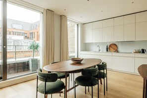Deluxe Apartment, 2 Bedrooms, Air conditioning | Dining - Kings Yard by Nestor (London)