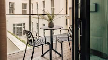 Deluxe-Apartment, 2 Schlafzimmer, Klimaanlage | Speisen im Freien