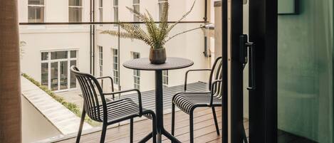 Deluxe Apartment, 2 Bedrooms, Air conditioning | Outdoor dining