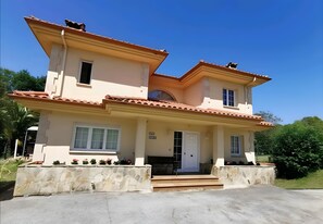 Exterior - Villa Santa Ana Holiday Home (Laredo)