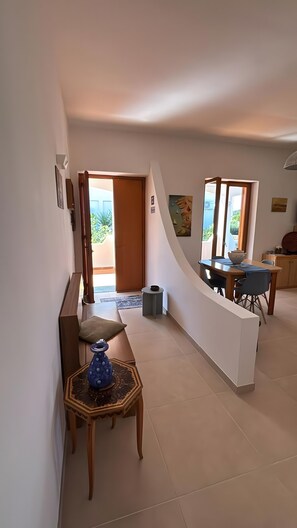 Interior - Villa 'Ingrosso' with Sea View, Wi-Fi and Air Conditioning (Leporano Marina)