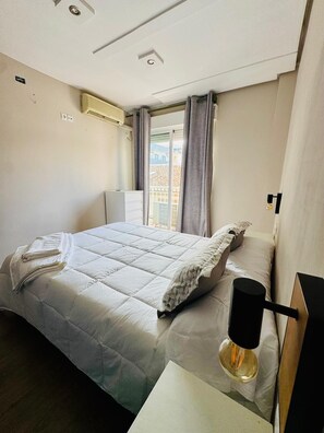 3 bedrooms, free WiFi, bed sheets, wheelchair access - Center of Benidorm, historic center and beach 150m. TOP (Benidorm)