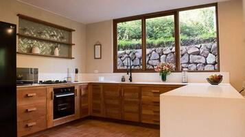 Casa | 4 quartos, acesso à internet de alta velocidade