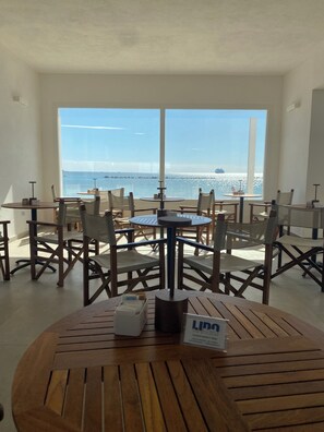Colazione a buffet a pagamento, servita tutte le mattine 