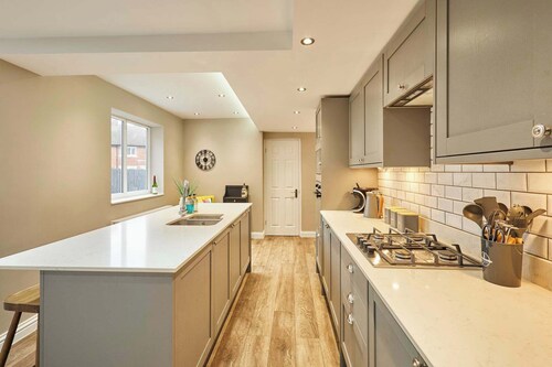 Host & Stay | Crescent House