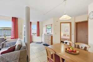 Dining - Vacation apartment Horizont 3 in Heringsdorf with terrace, WLAN and parking space (Heringsdorf)