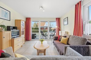 TV, stereo - Vacation apartment Horizont 3 in Heringsdorf with terrace, WLAN and parking space (Heringsdorf)