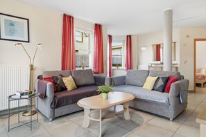 TV, stereo - Vacation apartment Horizont 3 in Heringsdorf with terrace, WLAN and parking space (Heringsdorf)