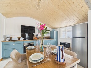 Fridge, microwave, oven, dishwasher - House for 6 with garden, near salt marshes (L'Epine)