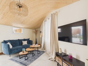 TV - House for 6 with garden, near salt marshes (L'Epine)
