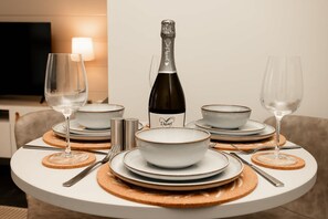 Apartment | 2 bedrooms - The Deck West Wall - 2 Bedroom Apartment - Tenby (Tenby)