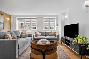 House - Serene 1-bed in Soho Steps From Oxford Street (London)