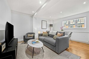 House - Comfy 1-bed in Soho Steps From Carnaby Street (London)
