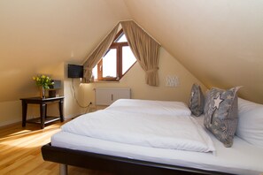2 bedrooms, free WiFi, bed sheets - Comfortable vacation apartment Strandperle 1st floor/DG with balcony in Wenningstedt (Wenningstedt)