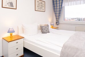 2 bedrooms, free WiFi, bed sheets - Comfortable vacation apartment with balcony in the heart of Westerland (Westerland)