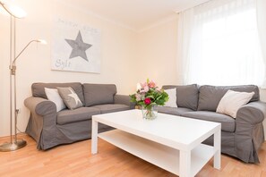 TV, stereo - 3-room apartment on the upper floor in a quiet location in Alt-Westerland (Westerland)