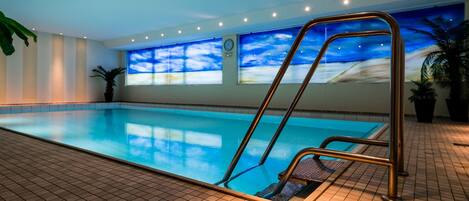 Alberca techada y alberca climatizada