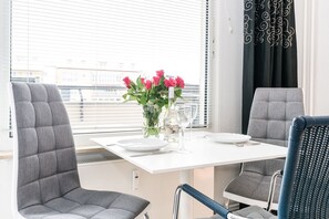 Dining - Modern vacation apartment with sauna, solarium and heated indoor pool in Westerland (Westerland)