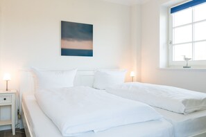 2 bedrooms, free WiFi, bed sheets - Cozy and modern vacation apartment with balcony in the south of Westerland (Westerland)