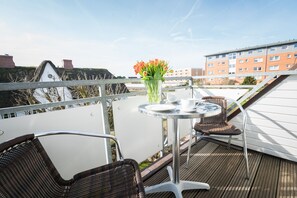 Outdoor dining - Cozy and modern vacation apartment with balcony in the south of Westerland (Westerland)