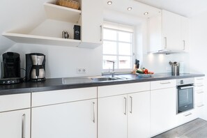 Fridge, oven, stovetop, dishwasher - Cozy and modern vacation apartment with balcony in the south of Westerland (Westerland)