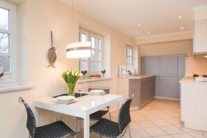 Dining - Comfortable apartment with balcony and private parking space (Wenningstedt)