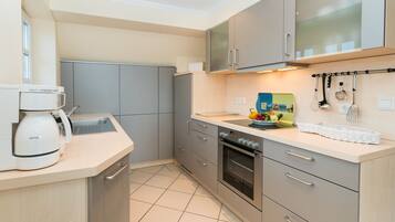 Geladeira, fogão, cooktop, lava-louças