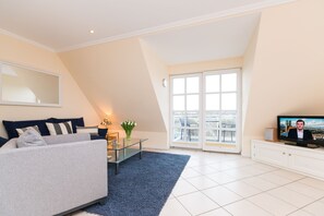 TV, stereo - Comfortable apartment with balcony and private parking space (Wenningstedt)