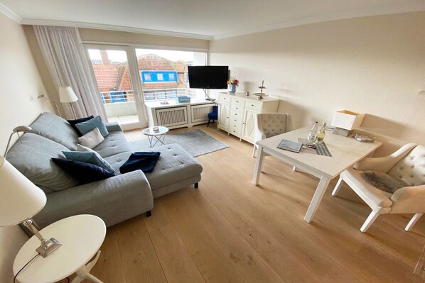 TV, stereo - Modern vacation apartment with sauna and heated indoor pool in Westerland (Westerland)