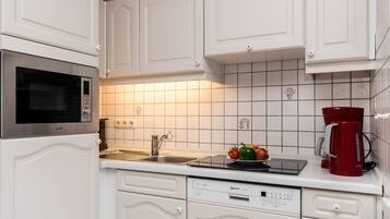 Refrigerador, microondas, parrilla de estufa y lavavajillas