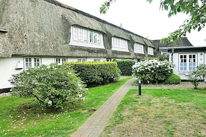 Exterior - Comfortable vacation apartment with terrace, garden and modern furnishings in Keitum (Keitum)