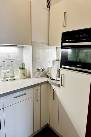 Fridge, stovetop, dishwasher, coffee/tea maker