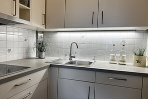 Kühlschrank, Herdplatte, Geschirrspüler