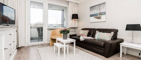 Fernseher, Stereoanlage