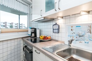 Fridge, oven, stovetop, dishwasher - Comfortable 2-room vacation apartment in the Nordmarkhof with balcony in Westerland (Westerland)