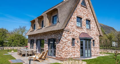 Exklusives Reethaus in Wenningstedt mit Sauna, Garten und moderner Ausstattung