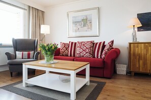 TV, stereo - Modern & bright vacation apartment, close to the center & beach (Westerland)