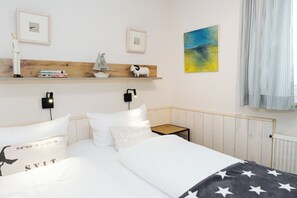 2 bedrooms, free WiFi, bed sheets - Modern & bright vacation apartment, close to the center & beach (Westerland)