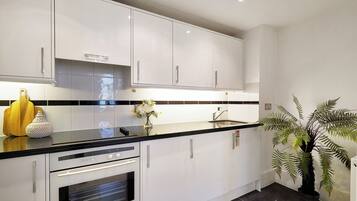 Apartment, Non Smoking | Private kitchen