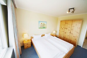 2 bedrooms, free WiFi, bed sheets - Modern vacation apartment with sauna and heated indoor pool in Westerland (Westerland)