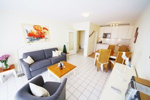 TV, stereo - Modern vacation apartment with sauna and heated indoor pool in Westerland (Westerland)