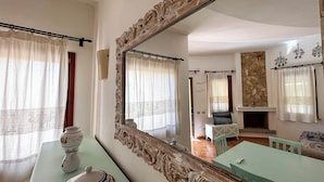 House, Patio | Bahagian dalam