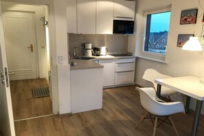Fridge, microwave, stovetop, dishwasher - Exclusive vacation apartment with a view of the sea (Wenningstedt)