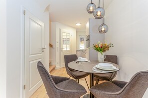 Dining - This beautiful and new terraced house is centrally located in Westerland (Westerland)