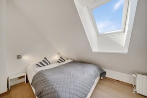 2 bedrooms, free WiFi, bed sheets - Comfortable vacation apartment Liiger Hörn DG in Tinnum with sauna and garden (Tinnum)