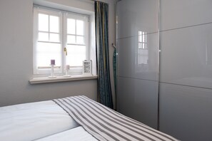 3 bedrooms, free WiFi, bed sheets - Comfortable vacation home with garden, terrace and living close to the beach in Westerl. (Westerland)