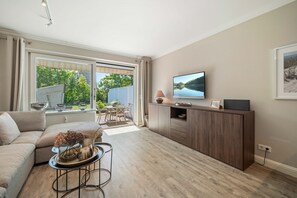 Fernseher, Stereoanlage