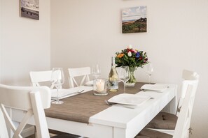 Dining - Comfortable vacation apartment with garden and terrace (Wenningstedt)